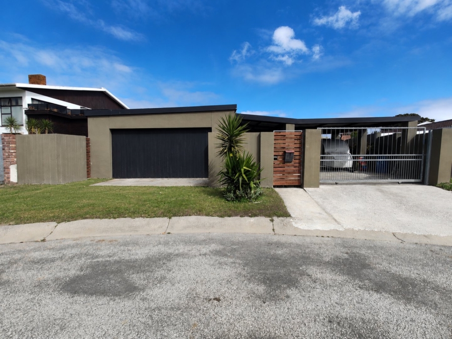 5 Bedroom Property for Sale in Kabega Park Eastern Cape